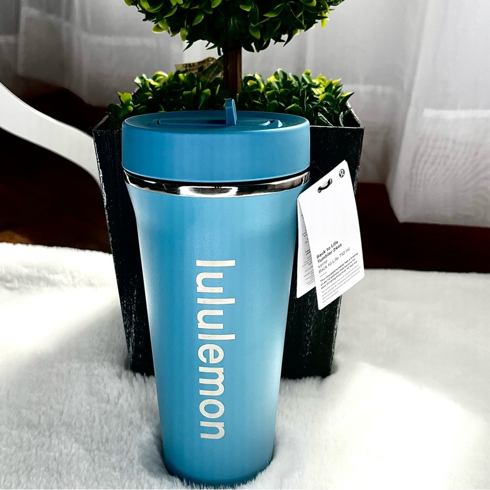 Lululemon Back to Life 24oz Insulated Tumbler Color Marlin Blue NWT - Picture 2 of 11